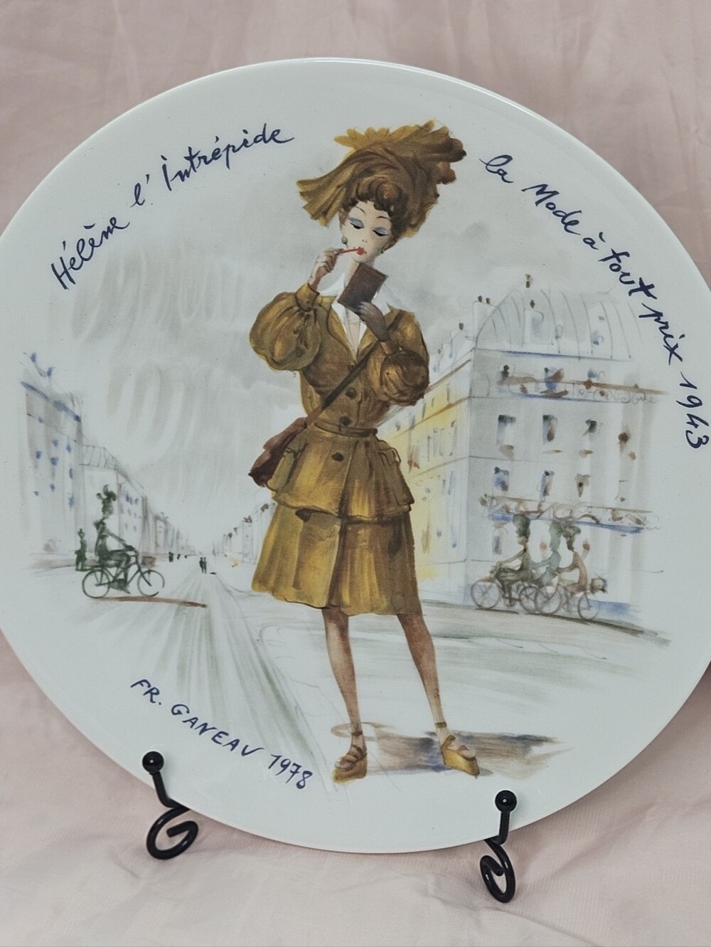 Limoges Collector Plate – “Hélène l’Intrépide” Beautiful vintage Limoges France